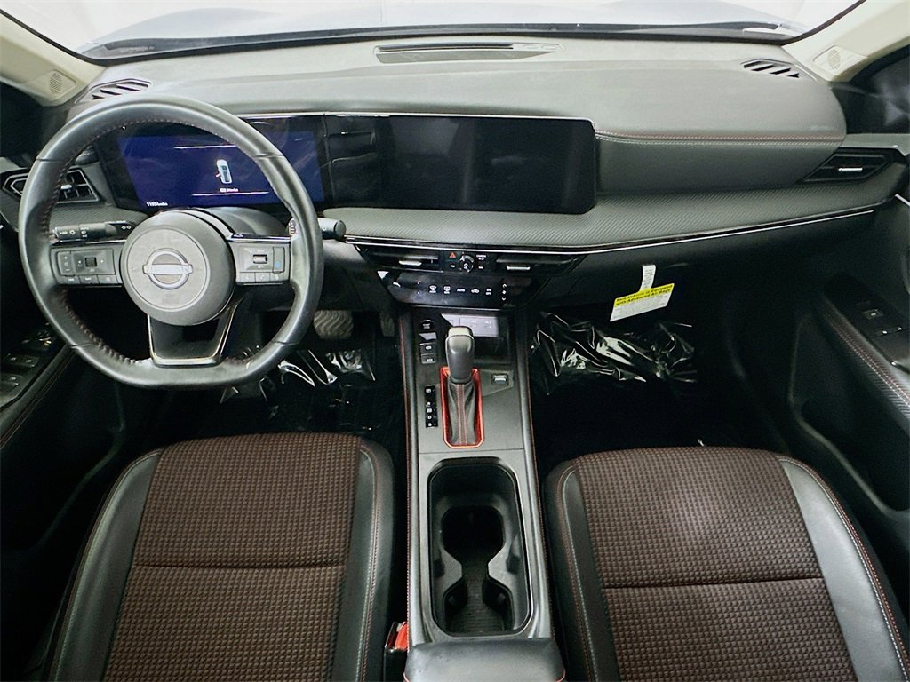Used 2025 Nissan Kicks SR w/ Illumination Package image 16
