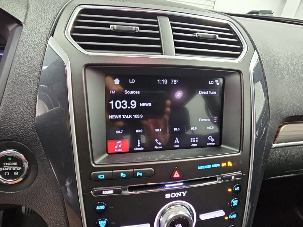 Used 2018 Ford Explorer Limited w/ Equipment Group 301A AWD/4WD image 17