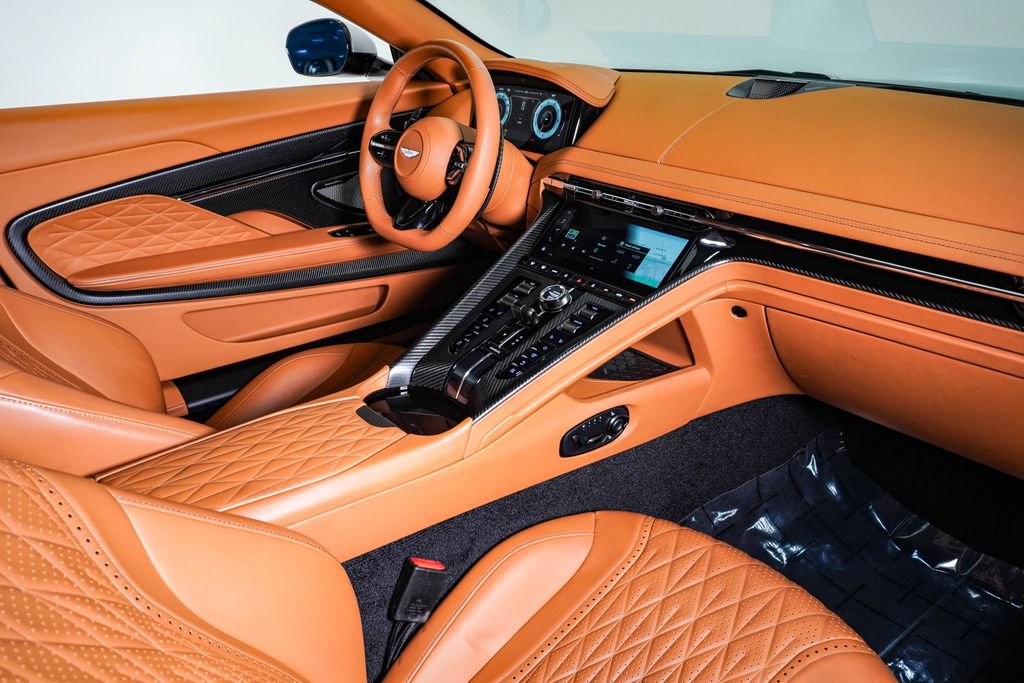 Used 2025 Aston Martin DB12 Coupe RWD image 17