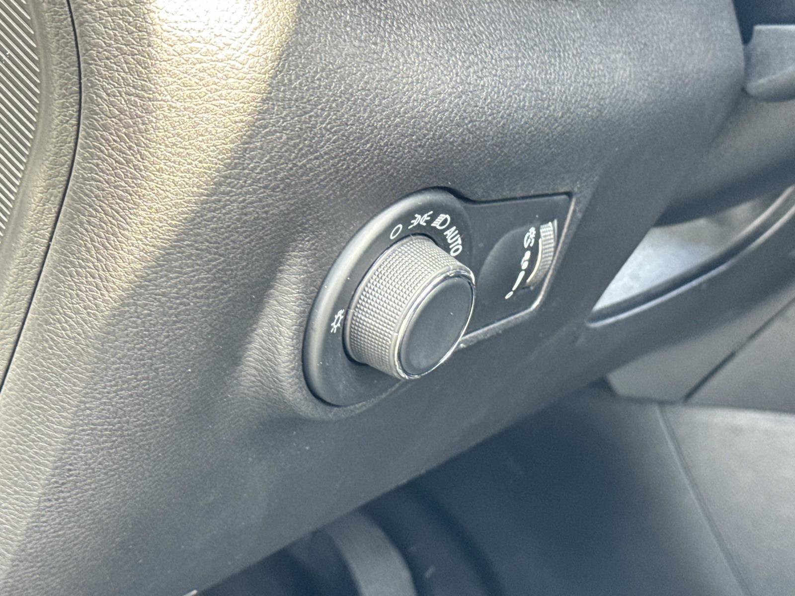 Used 2023 Jeep Compass Sport image 12