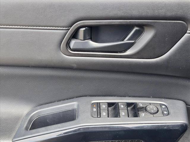 Used 2024 Nissan Pathfinder S FWD image 9