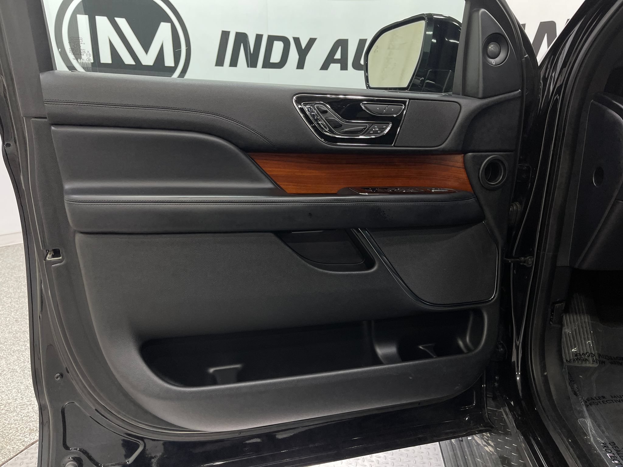Used 2019 Lincoln Navigator Reserve AWD/4WD image 15