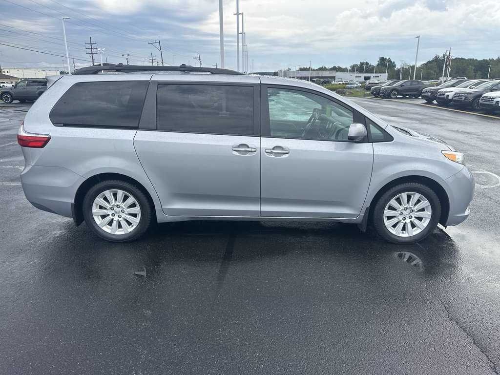 Used 2015 Toyota Sienna XLE Premium AWD/4WD image 9