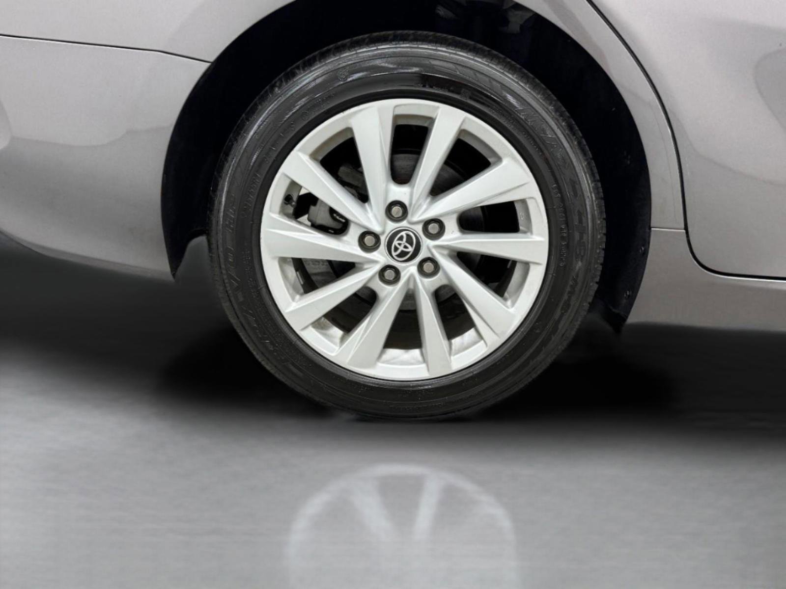 Used 2022 Toyota Camry LE image 8