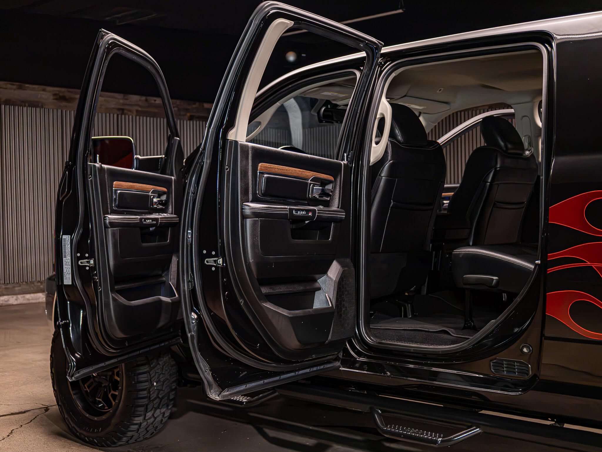 Used 2018 RAM 2500 Laramie w/ Convenience Group AWD/4WD image 31