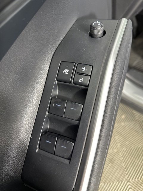 Used 2023 Toyota Highlander LE image 24