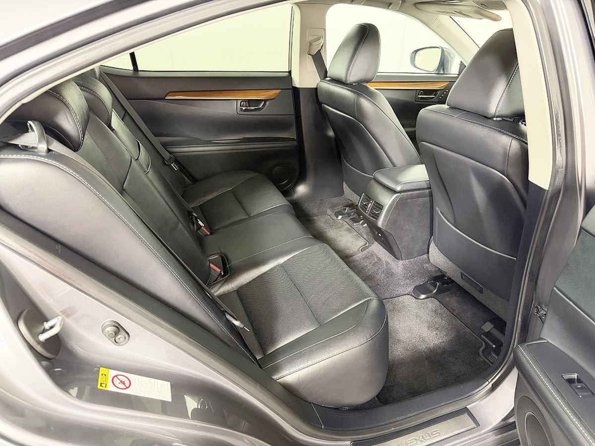 Used 2014 Lexus ES 300h w/ Luxury Package w/Bamboo Trim FWD image 41