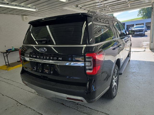 Used 2024 Ford Expedition Limited AWD/4WD image 5
