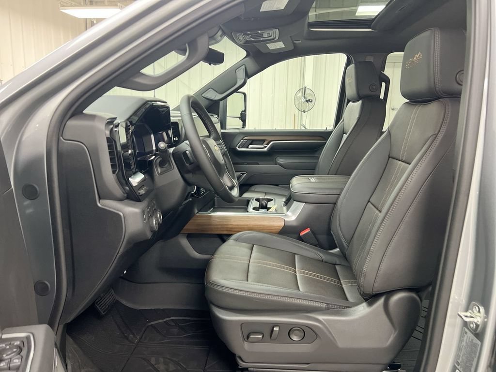 New 2026 Chevrolet Silverado 3500 High Country w/ High Country Premium Package AWD/4WD image 16