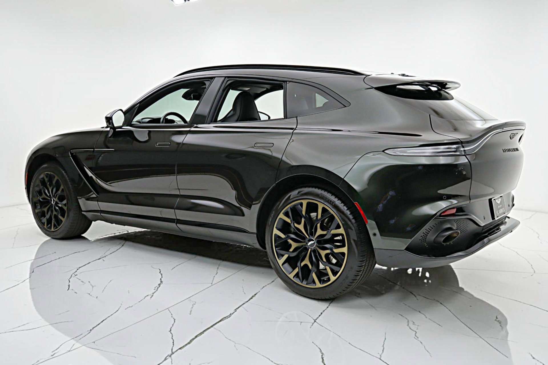 Used 2021 Aston Martin DBX AWD/4WD image 8