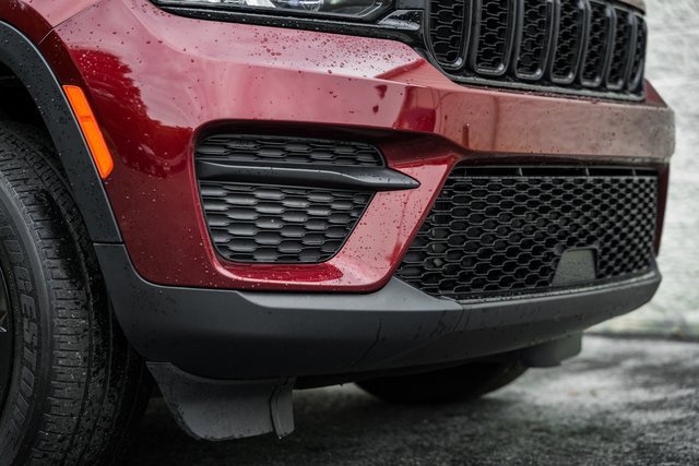 Used 2023 Jeep Grand Cherokee Altitude image 22