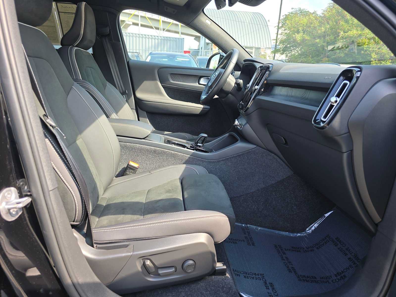 Certified 2023 Volvo C40 P8 Recharge Plus w/ Climate Package AWD/4WD image 11