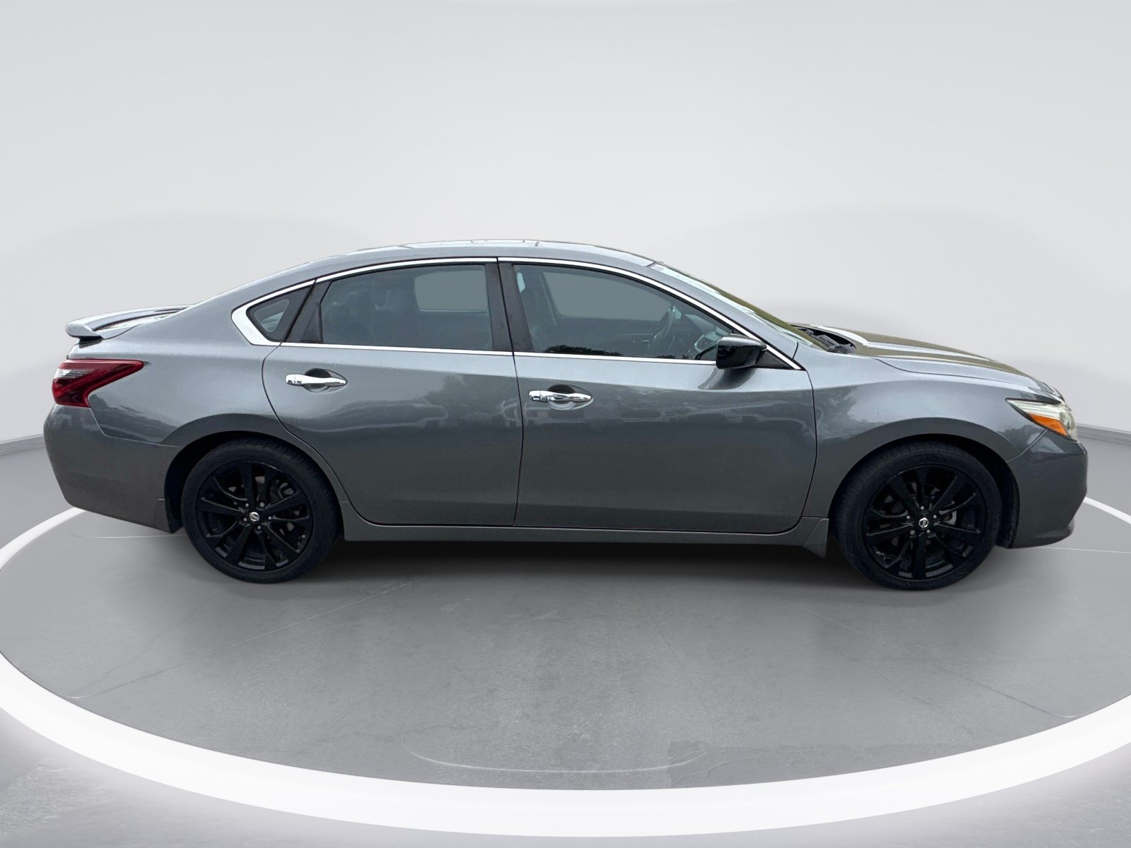 Used 2018 Nissan Altima 2.5 SR w/ SR Midnight Edition FWD image 9