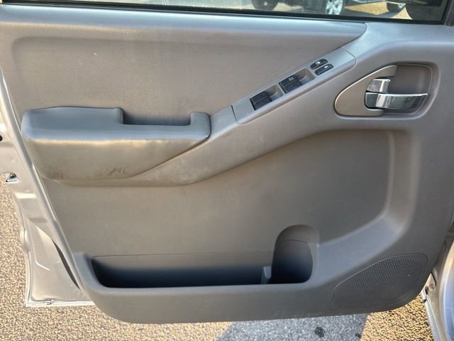 Used 2014 Nissan Frontier SV image 14