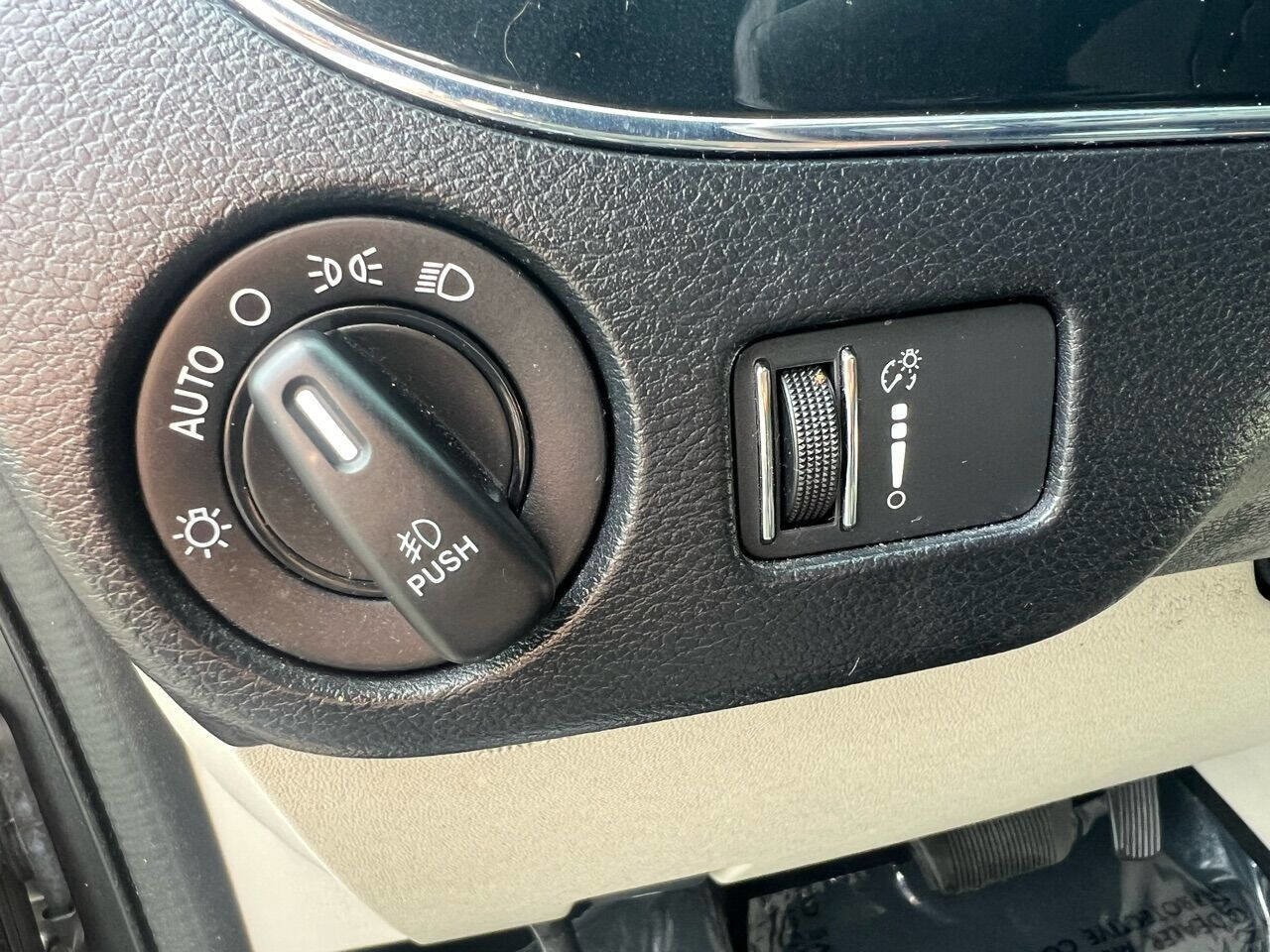 Used 2019 Dodge Grand Caravan SXT image 25