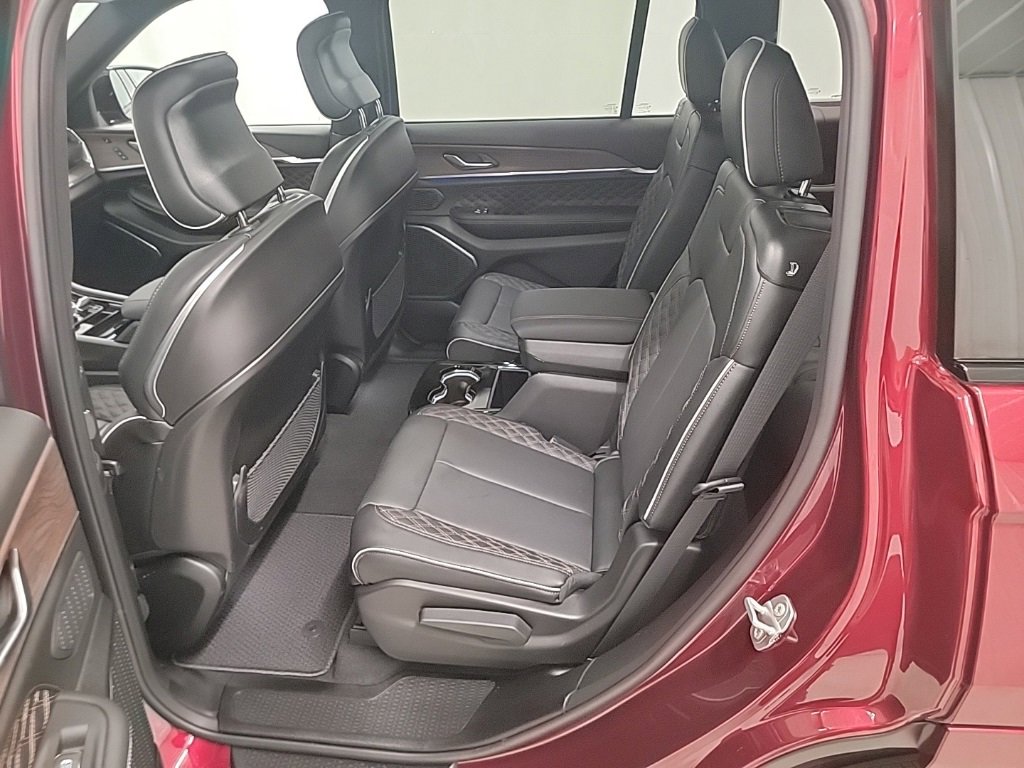 New 2025 Jeep Grand Cherokee L Summit image 10