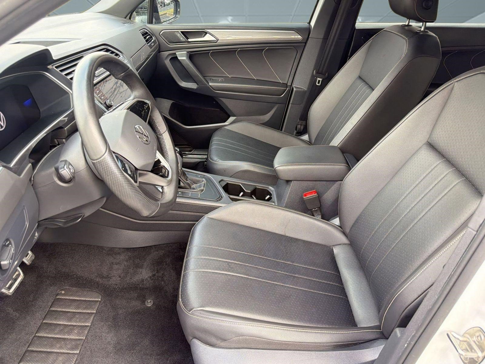 Used 2022 Volkswagen Tiguan SE R-Line image 5