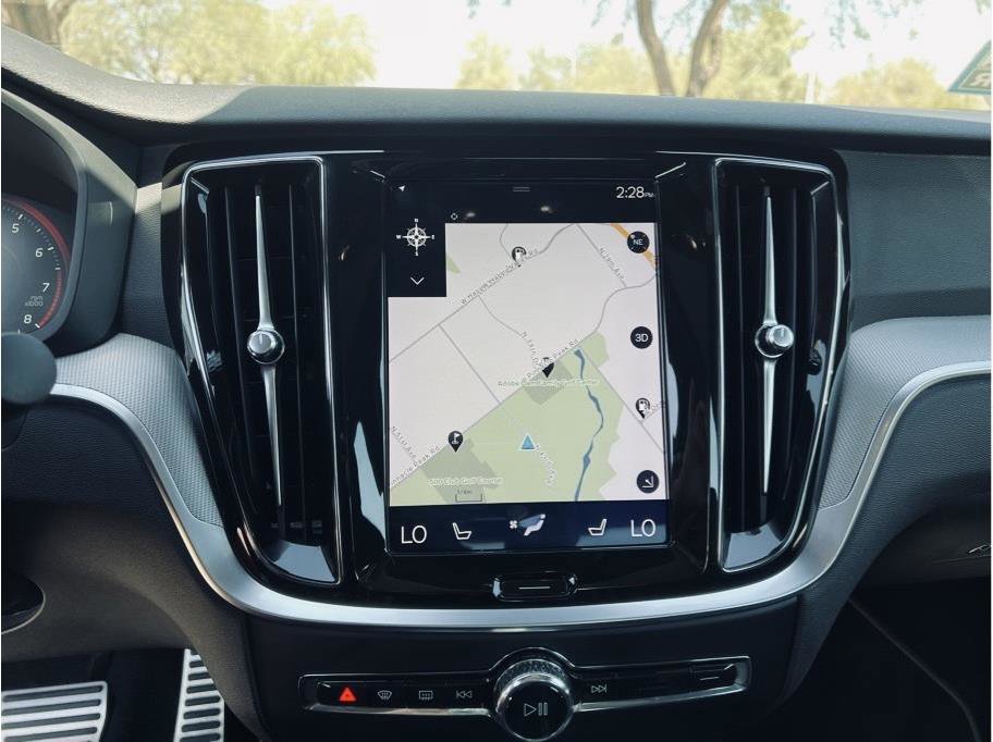 Used 2019 Volvo S60 T5 R-Design image 31