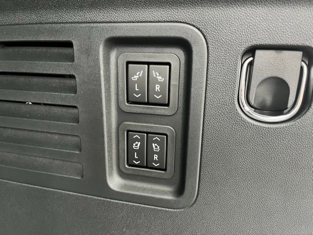 Used 2024 Chevrolet Traverse RS image 9