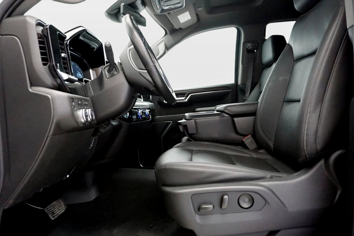 Used 2026 GMC Sierra 1500 SLT AWD/4WD image 14