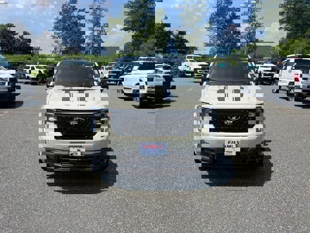 New 2025 Ford Maverick Lariat w/ Black Appearance Package video 2