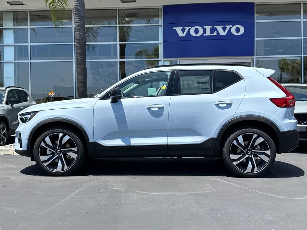 New 2026 Volvo XC40 B5 Plus w/ Climate Package AWD/4WD image 2
