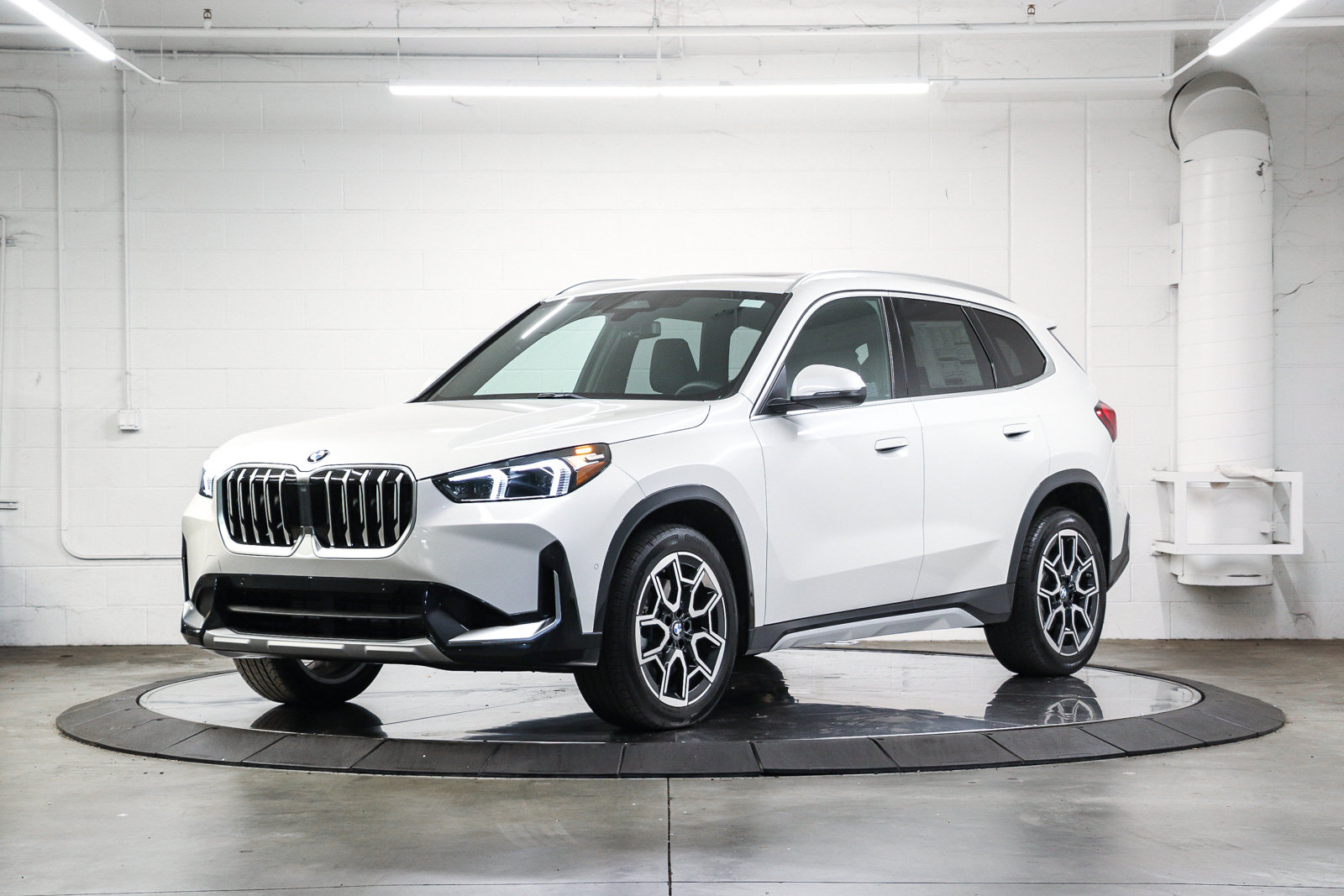 New 2026 BMW X1 xDrive28i w/ Convenience Package AWD/4WD image 3