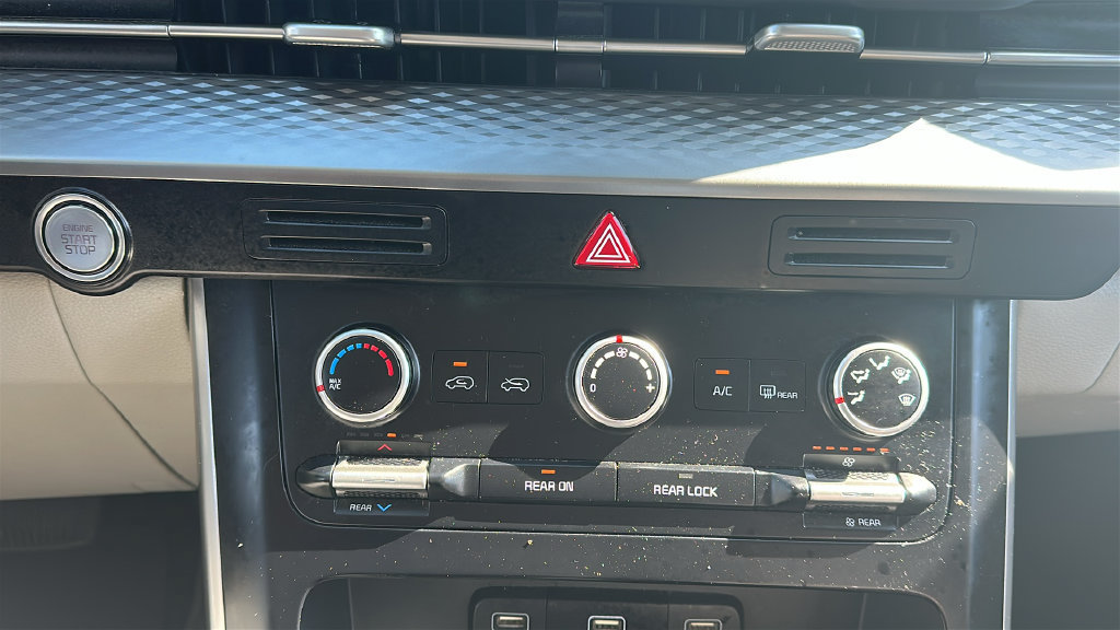 Used 2024 Kia Carnival LX FWD image 25