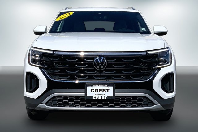 Used 2024 Volkswagen Atlas Cross Sport SE AWD/4WD image 2
