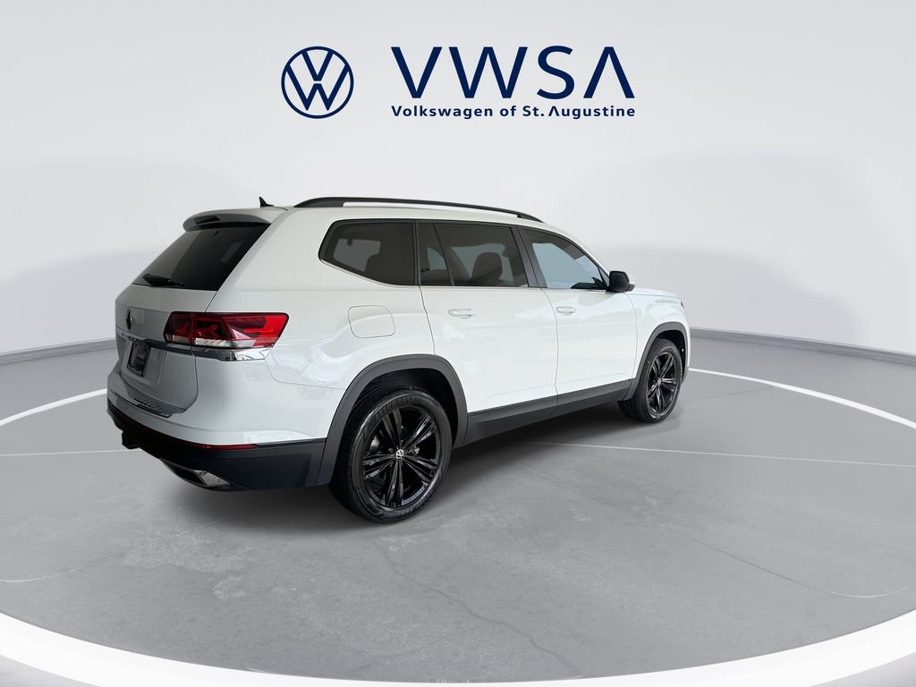 Certified 2023 Volkswagen Atlas SE w/ Black Wheel Package FWD image 7