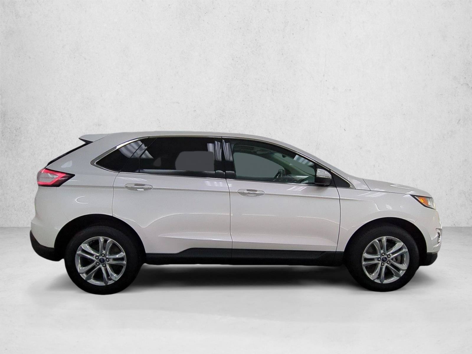 Used 2018 Ford Edge Titanium w/ Equipment Group 302A AWD/4WD image 4