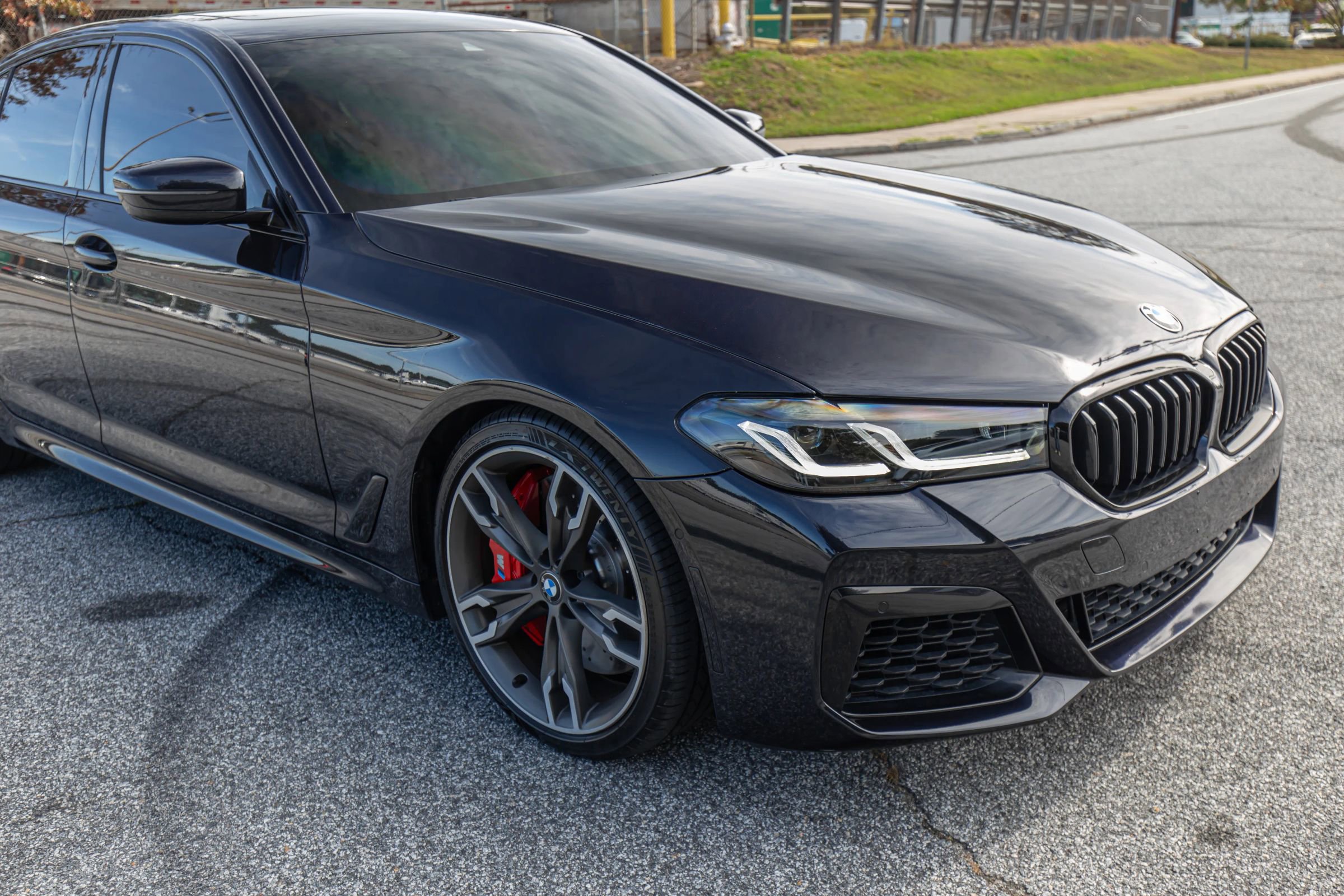 Used 2022 BMW M550i xDrive w/ Shadowloine Package image 11