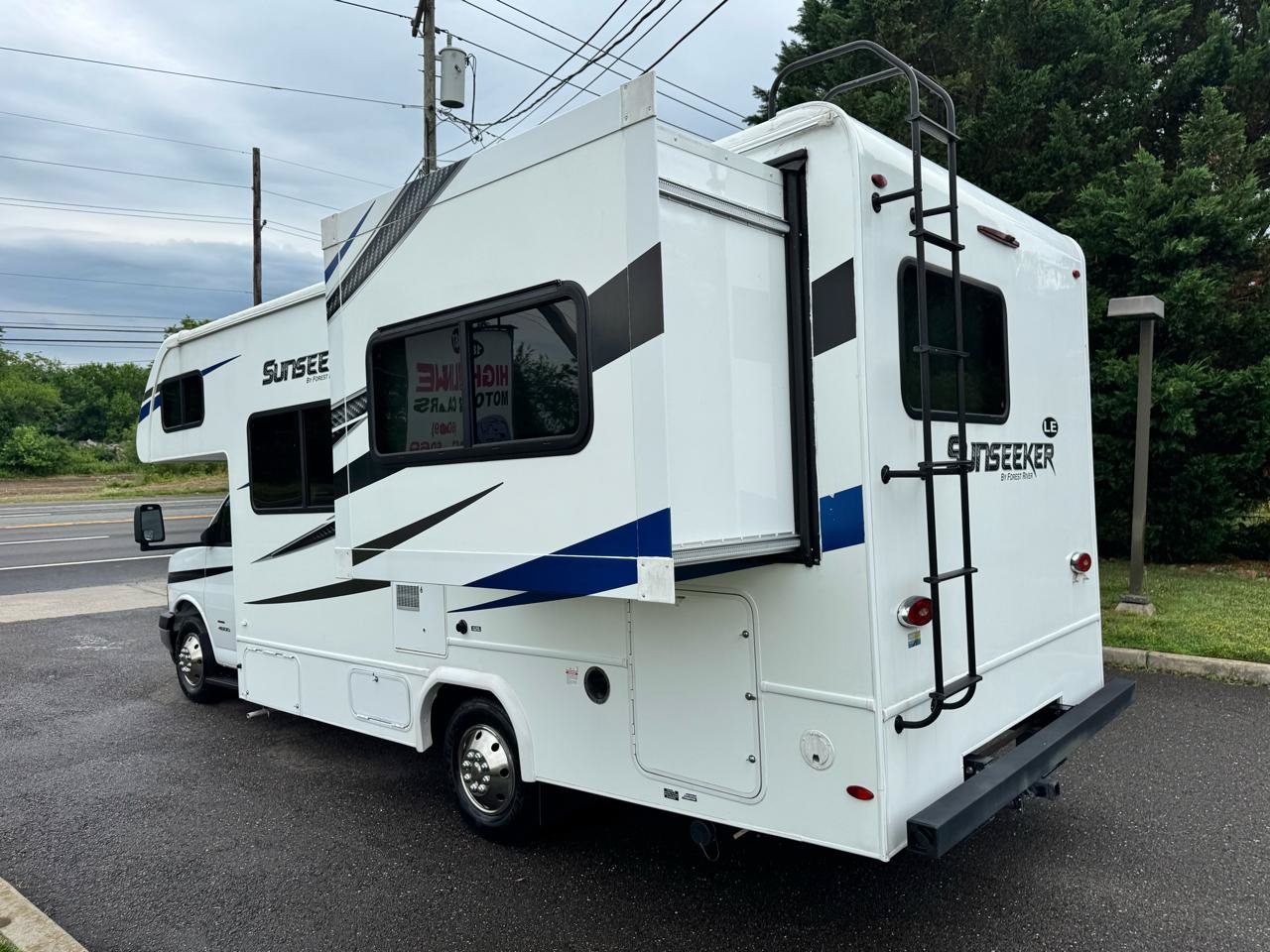 Used 2019 Chevrolet Express 4500 w/ RV Package RWD image 7