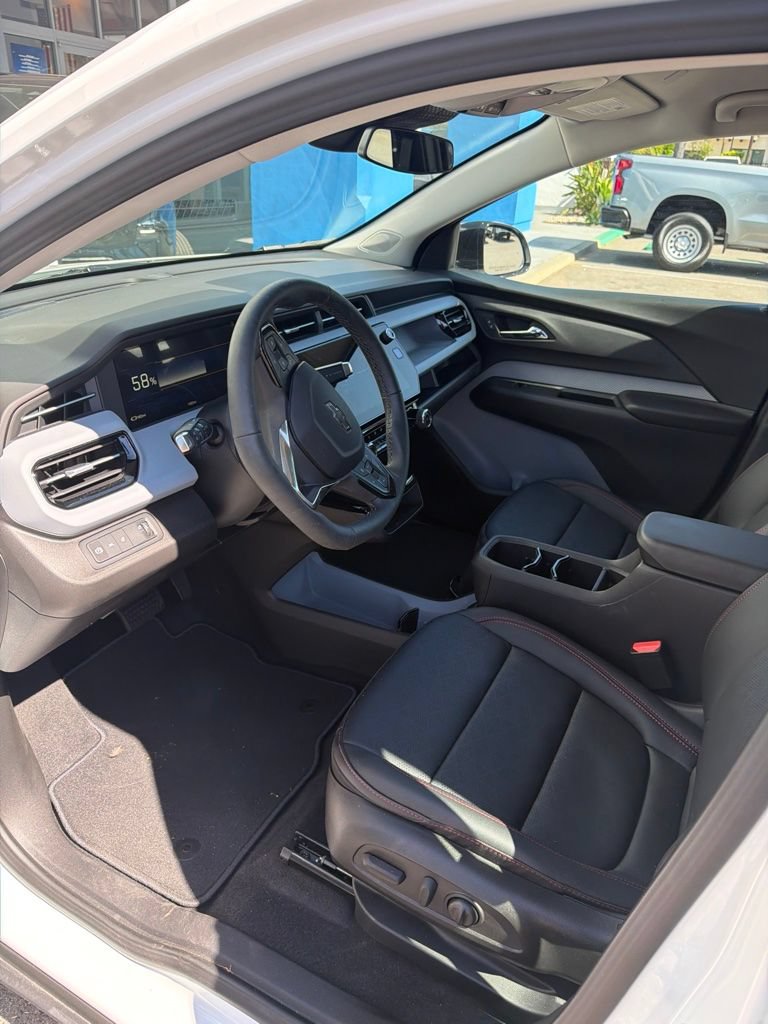 Used 2027 Chevrolet Bolt RS FWD image 3