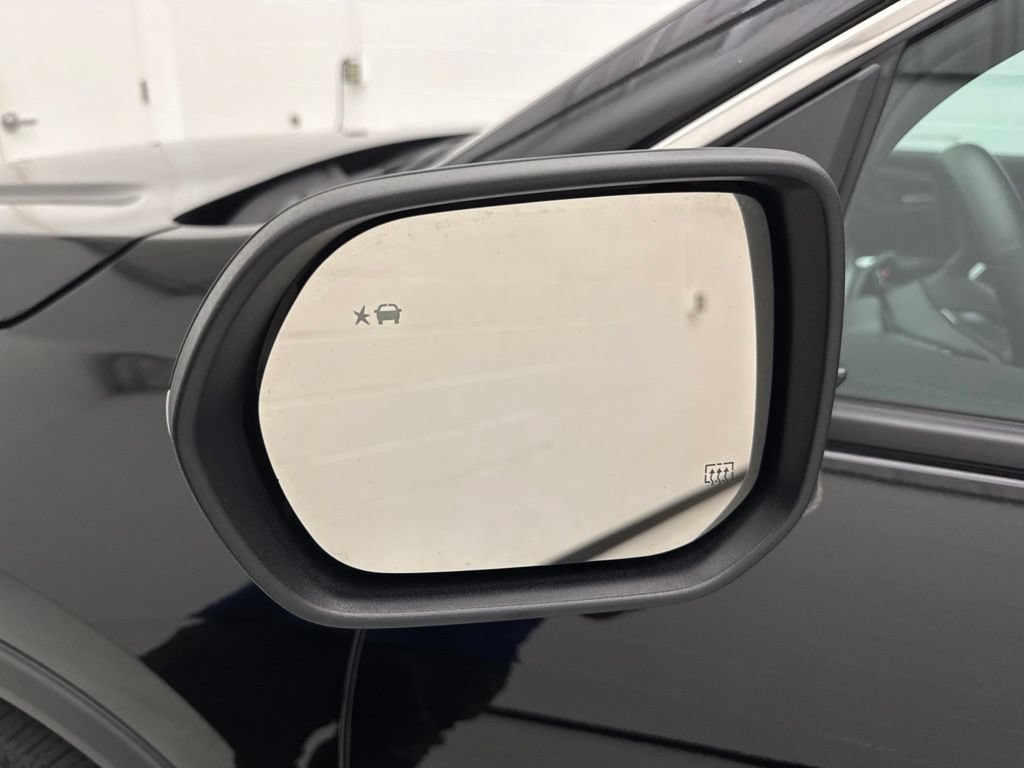 Used 2025 Chevrolet Traverse LT AWD/4WD image 14