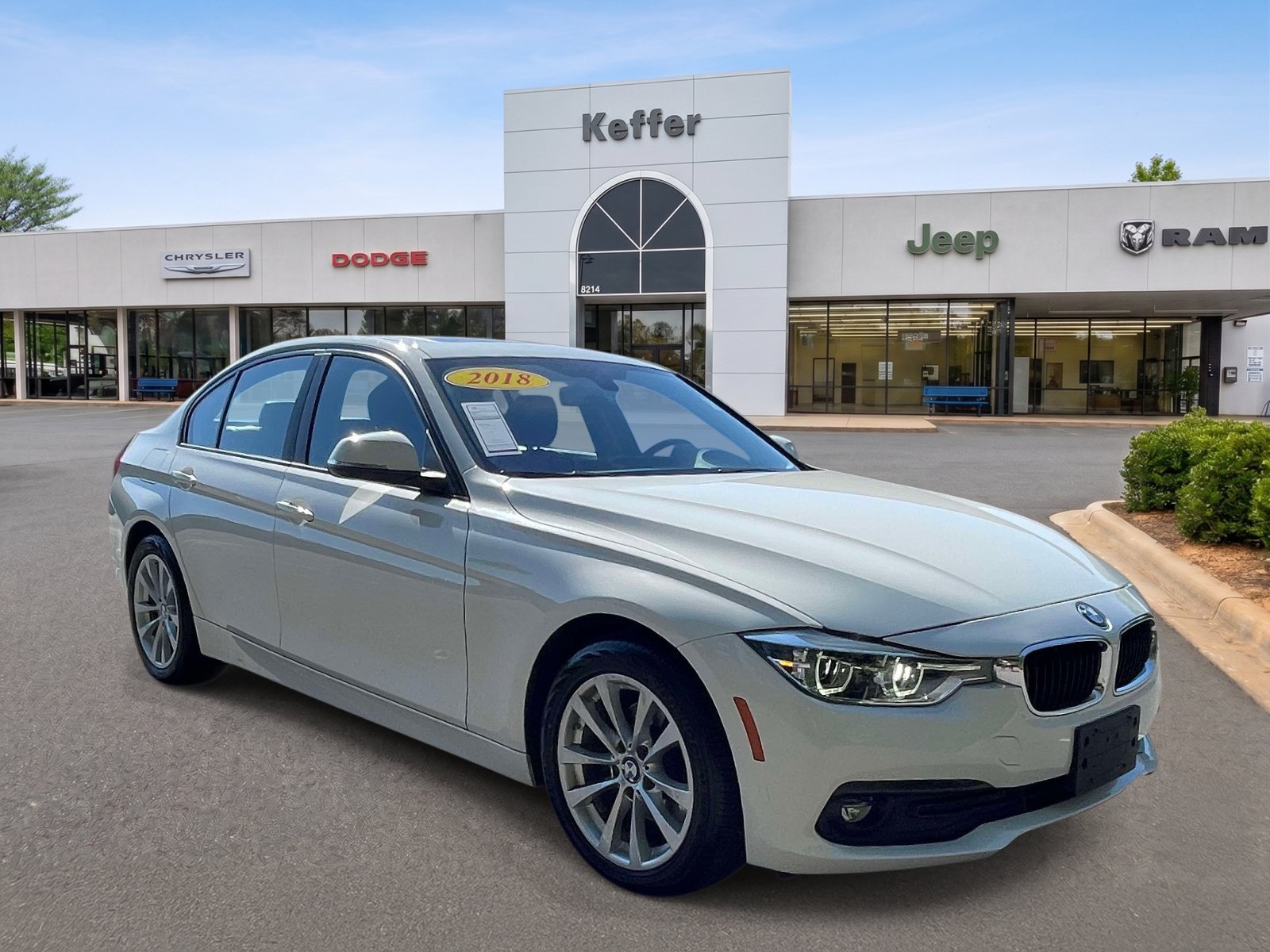 Used 2018 BMW 320i xDrive Sedan w/ Convenience Package AWD/4WD image 3