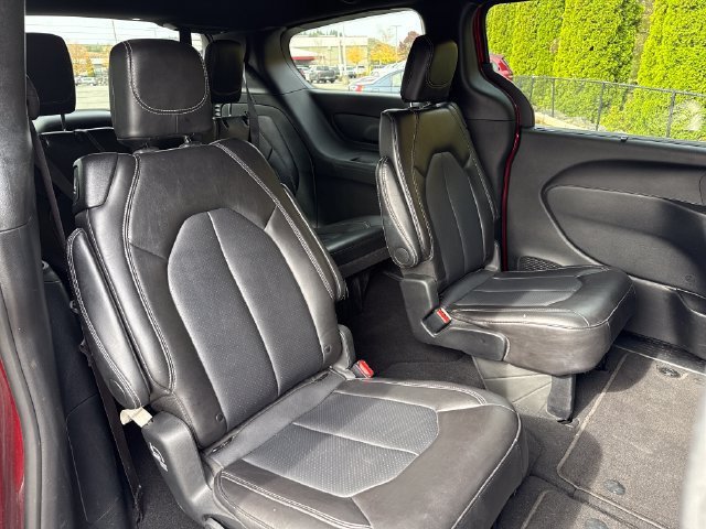 Used 2025 Chrysler Pacifica Select FWD image 17