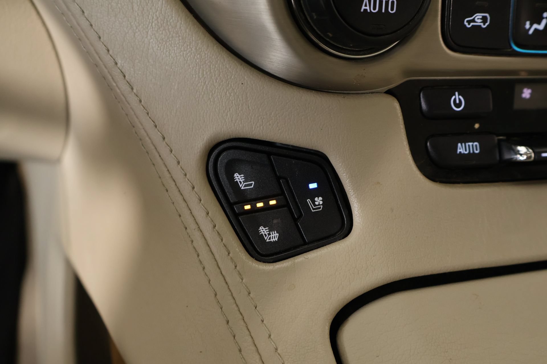 Used 2020 GMC Yukon XL Denali AWD/4WD image 8