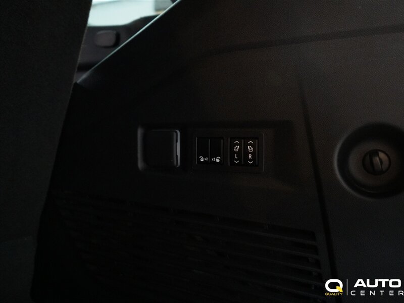 Used 2023 Chevrolet Tahoe High Country AWD/4WD image 40