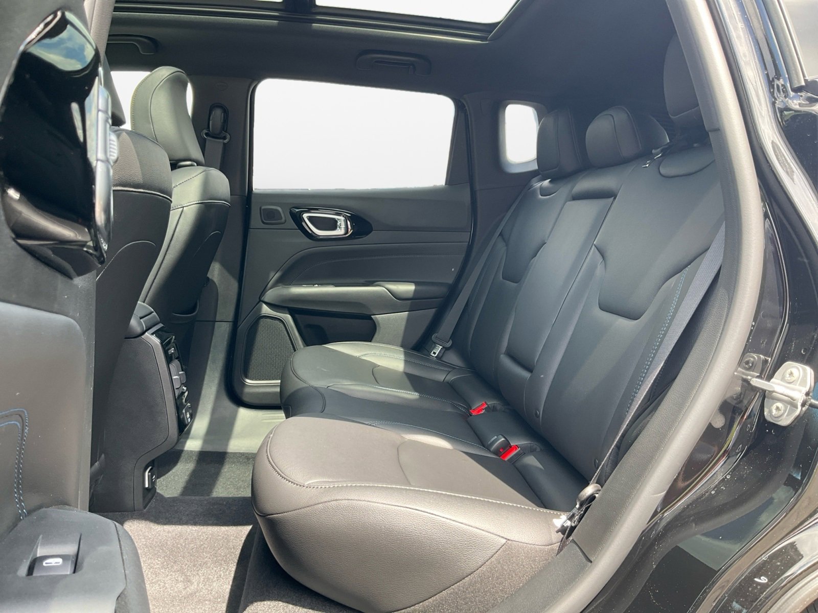 New 2025 Jeep Compass Limited w/ Sun & Sound Group image 13