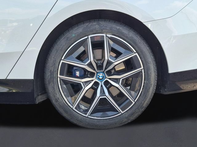 Used 2024 BMW i5 eDrive40i w/ M Sport Package RWD image 11