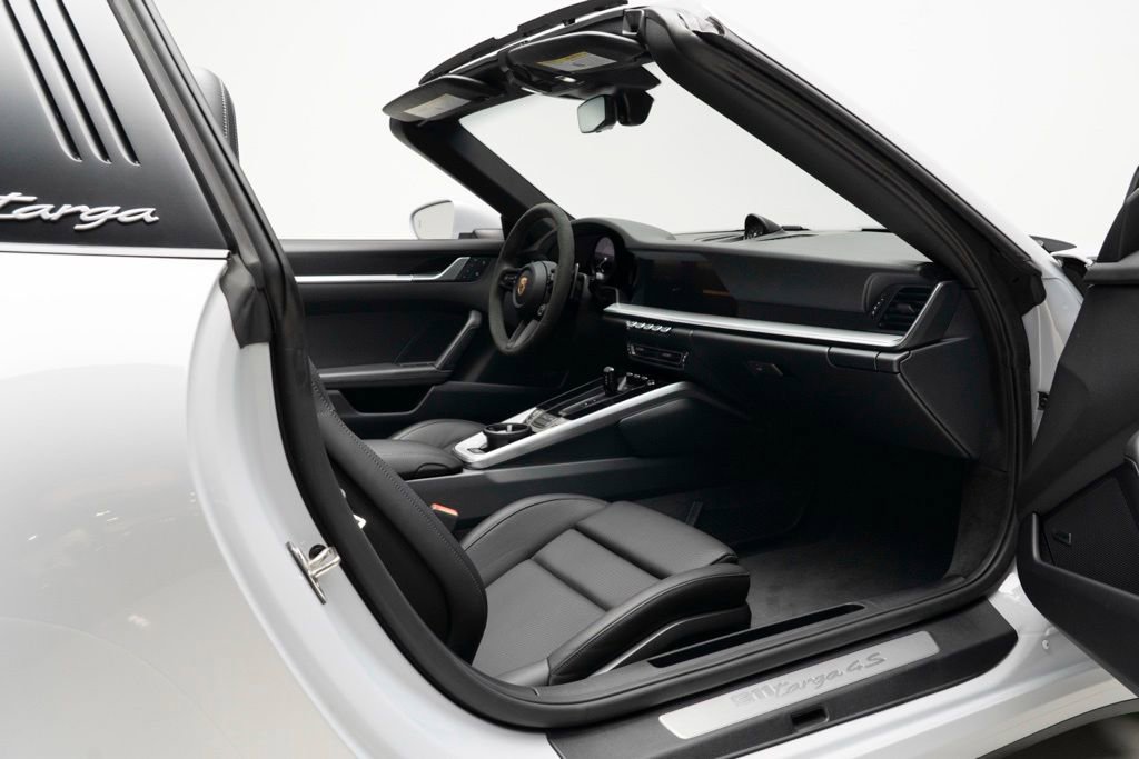 Used 2024 Porsche 911 Targa 4S w/ Premium Package image 46