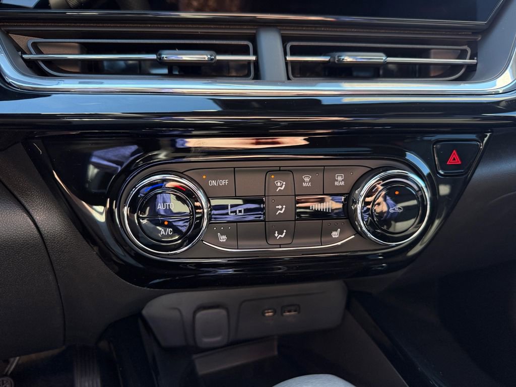 New 2026 Chevrolet Trax RS w/ Sunroof Package image 19