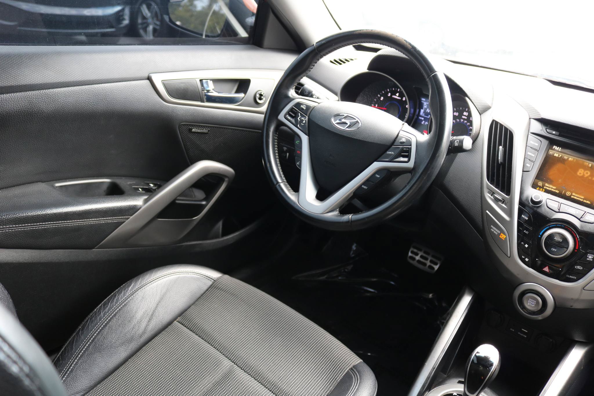 Used 2015 Hyundai Veloster w/ Option Group 03 FWD image 42