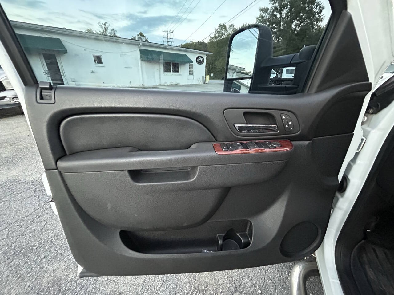 Used 2010 GMC Sierra 3500 SLT w/ SLT Convenience Package AWD/4WD image 19