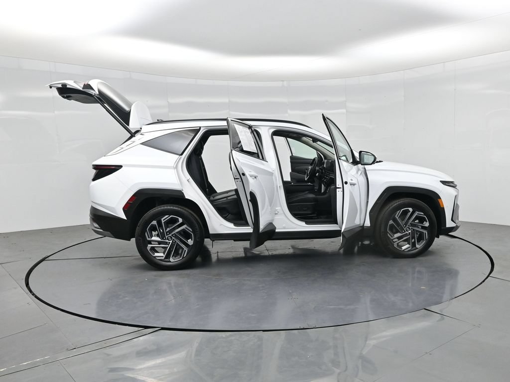Used 2025 Hyundai Tucson Limited AWD/4WD image 3