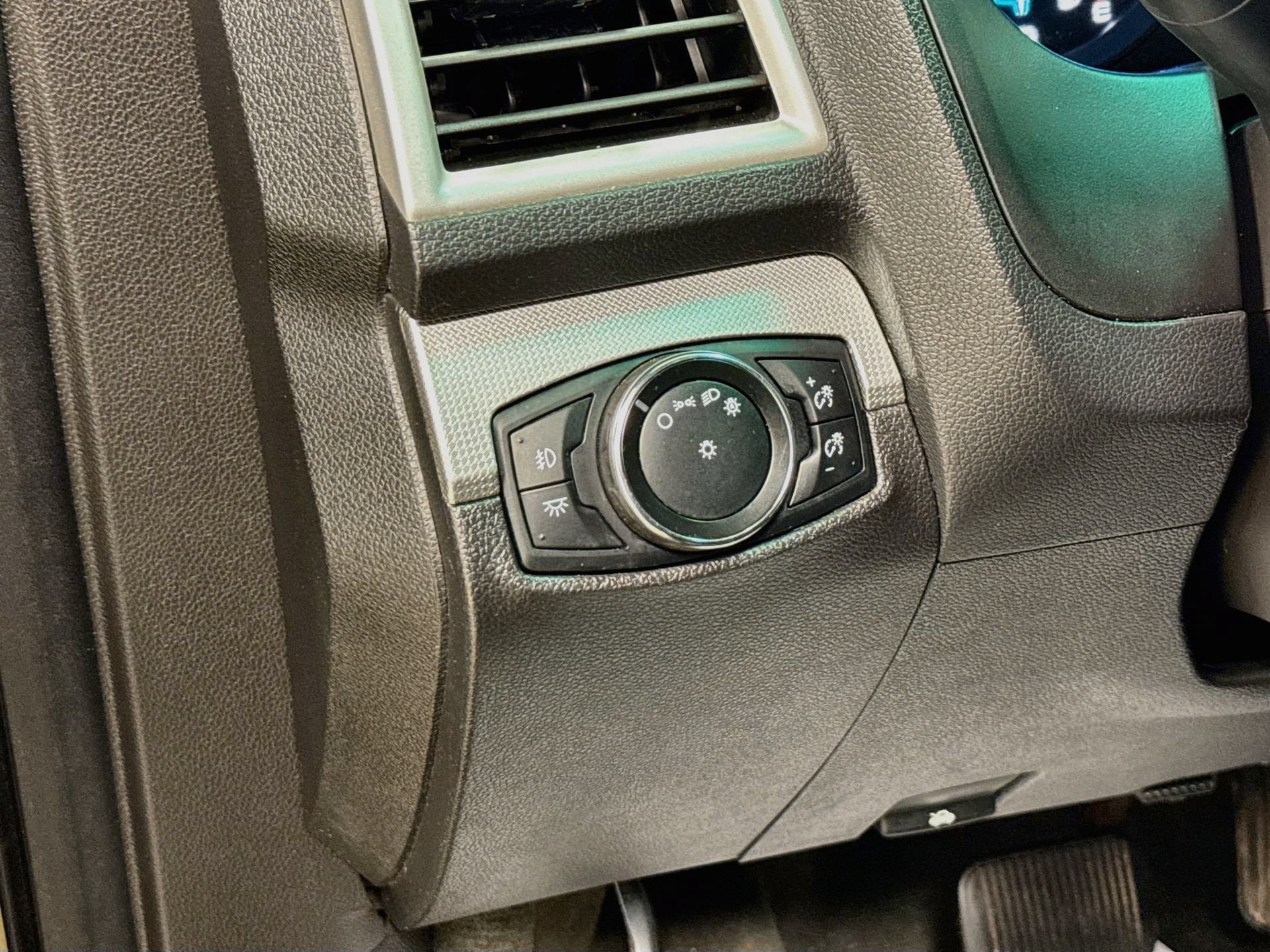 Used 2013 Ford Explorer XLT AWD/4WD image 10
