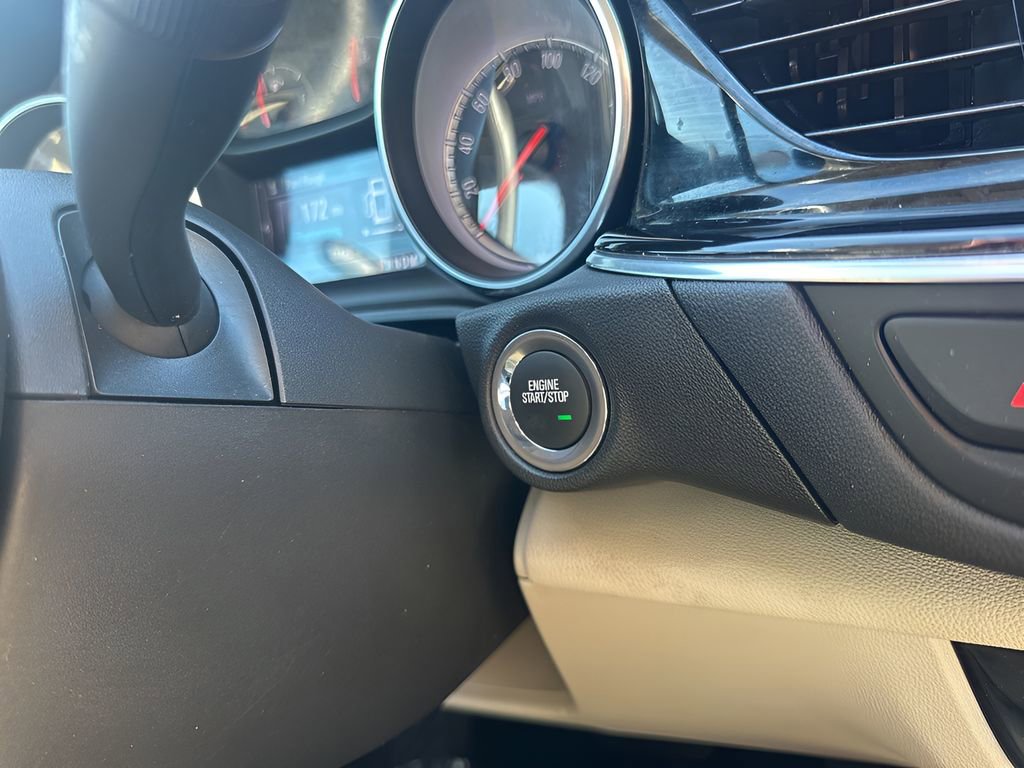 Used 2018 Buick Regal Essence image 21