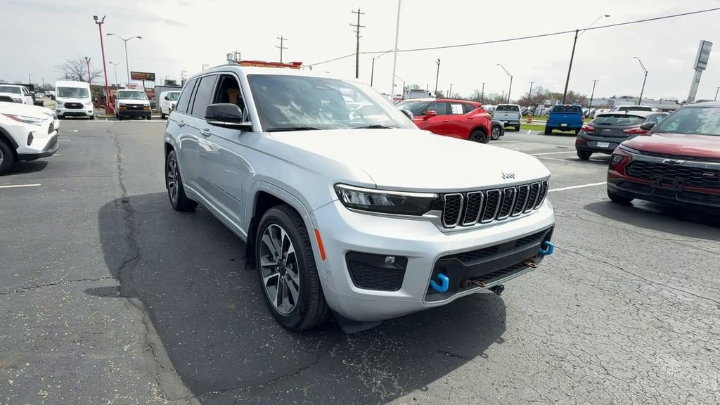 Used 2023 Jeep Grand Cherokee L Limited AWD/4WD image 2