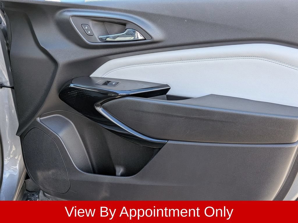 Used 2025 Chevrolet Trax LT w/ LT Convenience Package FWD image 31